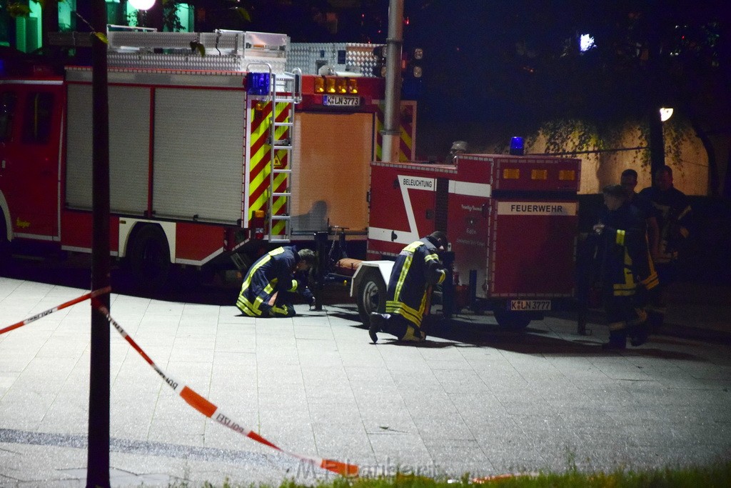 Einsatz BF Messerstecherei Koeln Neustadt Nord Eberplatz Platzmitte P042.JPG - Miklos Laubert